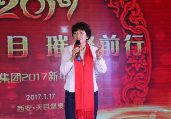 陝西OG平台集團2017新年聯歡會現場發放10萬元福利(圖24)