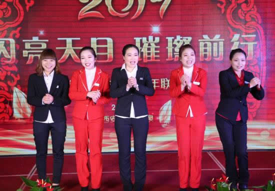 陝西OG平台集團2017新年聯歡會現場發放10萬元福利(圖7)